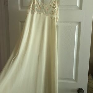 Maitex nylon night gown with lace